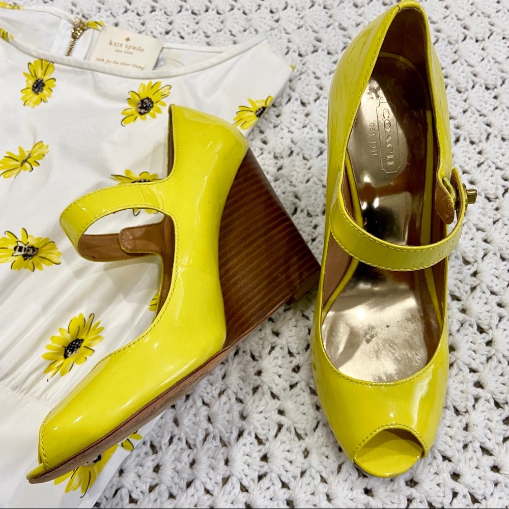 Coach “Leesa” wedge in Citrine